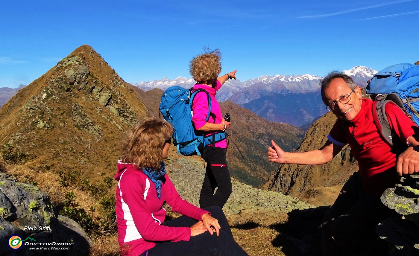 05 Alla Bocchetta di Budria (2216 m) col Pizzo del Vento e il Disgrazia.JPG